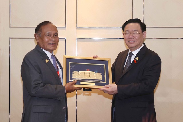 Chủ tịch Quốc hội gặp lãnh đạo Nghị viện Campuchia và Malaysia - Ảnh 1.