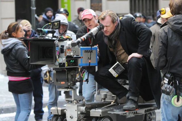 Christopher Nolan giải thích lý do một số đoạn đối thoại trong Oppenheimer khó nghe - Ảnh 2.