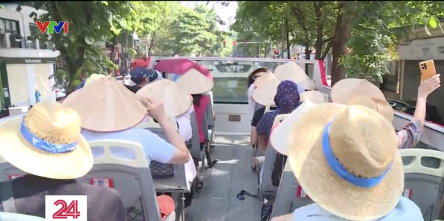Trải nghiệm city tour Thủ đô Hà Nội miễn phí với xe bus 2 tầng - Ảnh 3.
