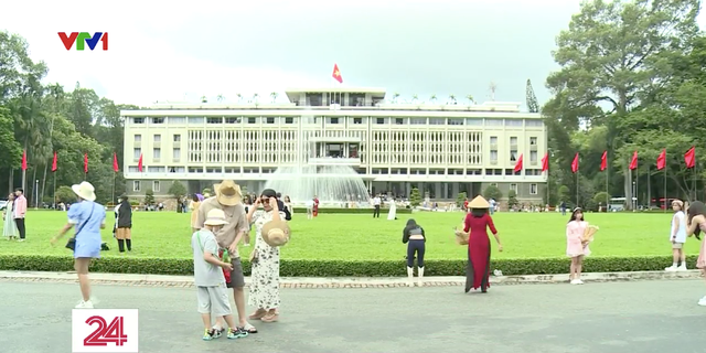 Nhiều người dân lựa chọn các khu vui chơi ở trung tâm TP Hồ Chí Minh - Ảnh 2.