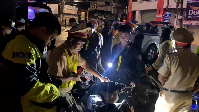 Đồng Nai: CSGT chốt chặn Quốc lộ 1A, vây bắt quái xế - Ảnh 2.