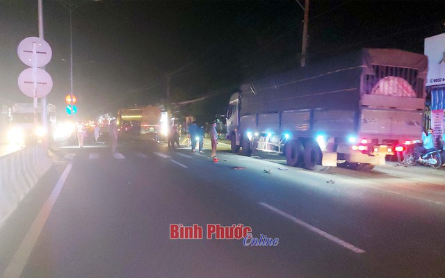 Bình Phước: Tai nạn liên hoàn giữa 2 xe máy và xe khách, 1 người tử vong - Ảnh 1.