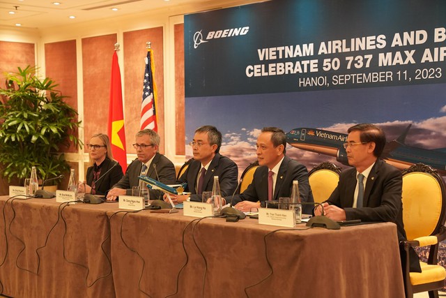 Vietnam Airlines mua 50 máy bay Boeing - Ảnh 1.