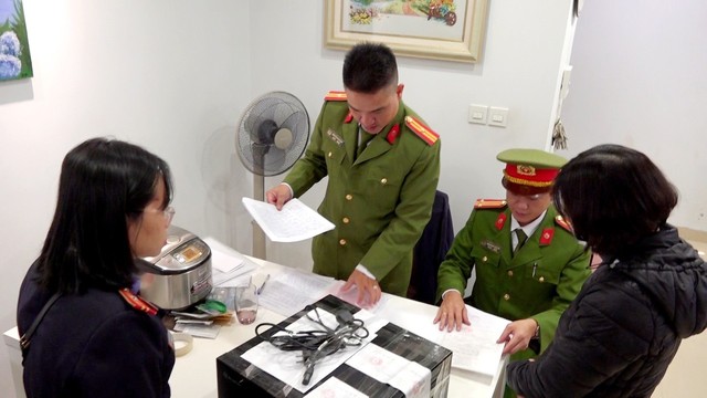 Nguyên Cục trưởng Đặng Việt Hà chi 100.000 USD chạy án trước khi bị bắt - Ảnh 3.