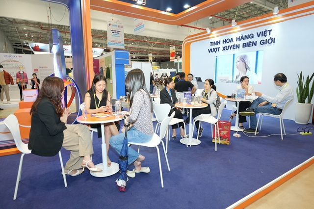 Các nhà mua hàng quốc tế đến Việt Nam kết nối chuỗi cung ứng - Ảnh 1.