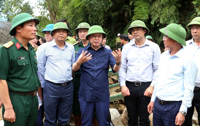 Phó Thủ tướng Trần Hồng Hà kiểm tra, chỉ đạo khắc phục hậu quả mưa lũ tại Lào Cai - Ảnh 1.