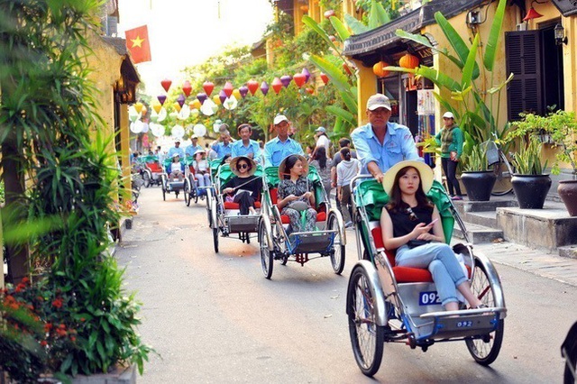 Việt Nam có thể đón đến 12 triệu lượt khách quốc tế - Ảnh 1.