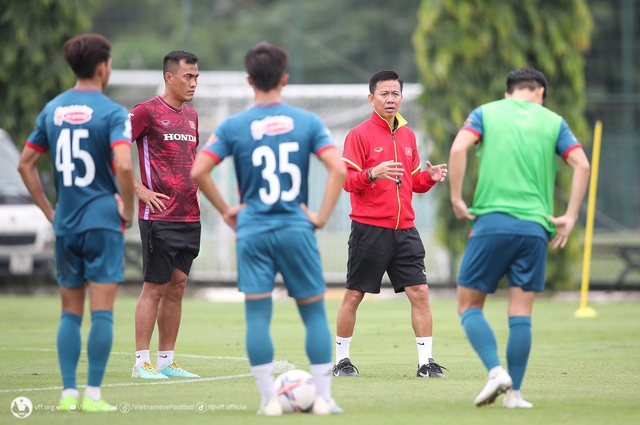 HLV Hoàng Anh Tuấn: Lối chơi của đội tuyển Olympic tương đồng với lối chơi của đội tuyển quốc gia - Ảnh 2.