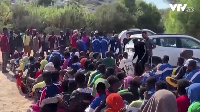 Italy quá tải trong việc tiếp nhận người di cư - Ảnh 1.