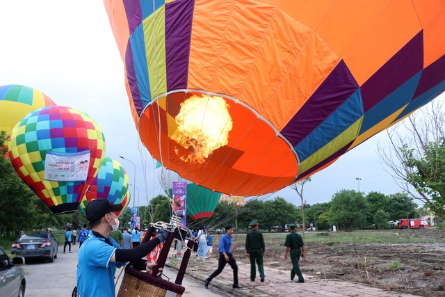 Tưng bừng Ngày hội khinh khí cầu Đồ Sơn năm 2023 - Ảnh 1.