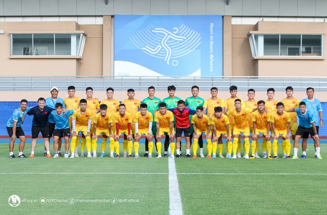 Đội tuyển Olympic Việt Nam sẵn sàng cho thử thách đầu tiên tại ASIAD 19 - Ảnh 1.