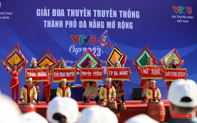 Sôi nổi Giải Đua thuyền truyền thống TP Ðà Nẵng mở rộng - Cup VTV8 - Ảnh 1.