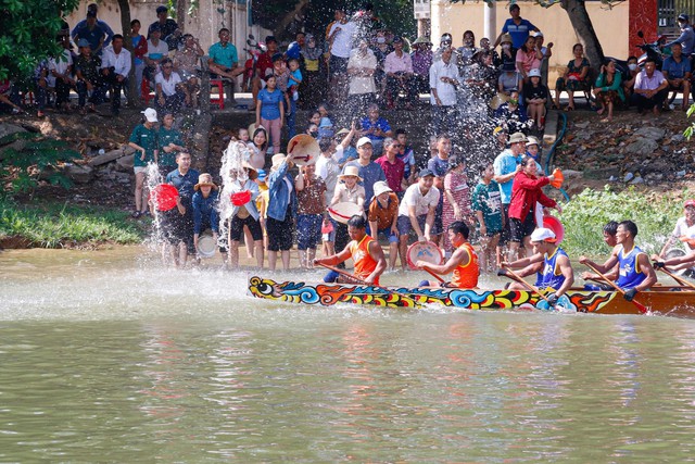 Lễ hội đua thuyền truyền thống trên sông Kiến Giang - Ảnh 4.