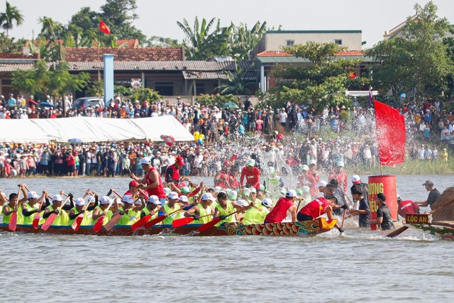 Lễ hội đua thuyền truyền thống trên sông Kiến Giang - Ảnh 3.