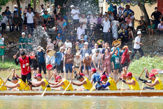 Lễ hội đua thuyền truyền thống trên sông Kiến Giang - Ảnh 2.