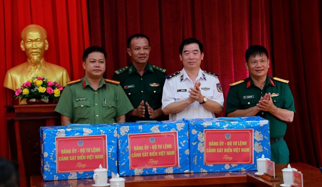 Tuyên truyền chống khai thác thủy sản bất hợp pháp cho ngư dân huyện đảo Phú Quý - Ảnh 2.