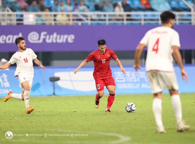 HLV Hoàng Anh Tuấn: Dưới góc độ chuyên môn, sau trận đấu sẽ thấy cầu thủ Việt Nam trưởng thành hơn lên - Ảnh 2.