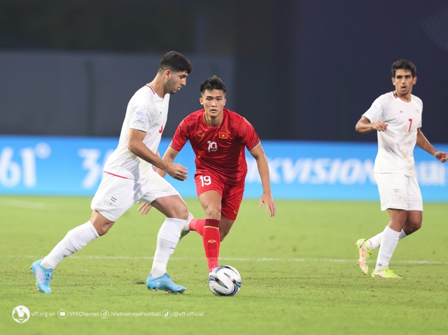 Đội tuyển Olympic Việt Nam không tạo được bất ngờ trước đối thủ mạnh Iran - Ảnh 1.