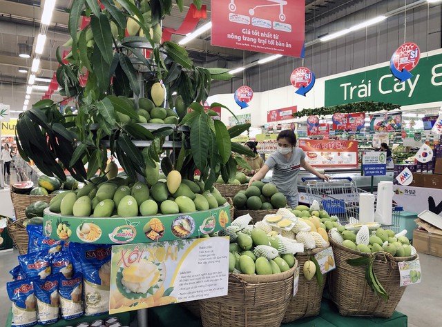 Đặc sản vùng miền lên kệ siêu thị TP Hồ Chí Minh - Ảnh 1.