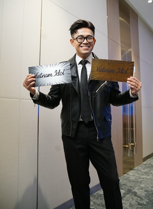 Phong cách cực ngầu của MC Đức Bảo tại Vietnam Idol 2023 - Ảnh 1.