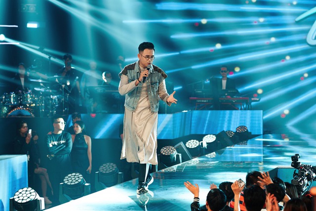 Phong cách cực ngầu của MC Đức Bảo tại Vietnam Idol 2023 - Ảnh 7.