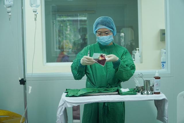 Lần đầu tiên tại Việt Nam điều trị thành công cho bệnh nhân ung thư hạch - Ảnh 1.