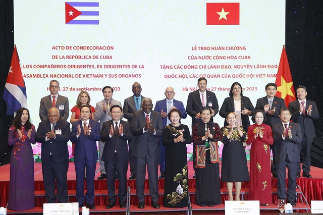 Chủ tịch Quốc hội Cuba trao Huân chương của Nhà nước Cuba tặng Chủ tịch Quốc hội Vương Đình Huệ - Ảnh 3.