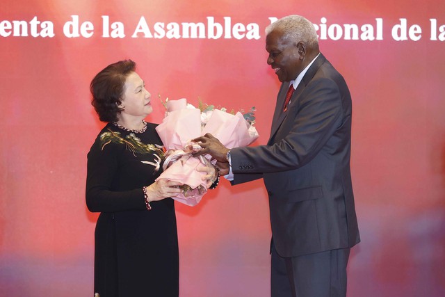 Chủ tịch Quốc hội Cuba trao Huân chương của Nhà nước Cuba tặng Chủ tịch Quốc hội Vương Đình Huệ - Ảnh 2.
