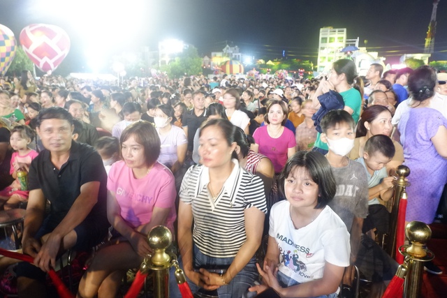 Hàng chục nghìn người đổ về Festival Chí Linh lần đầu được tổ chức tại Hải Dương - Ảnh 1.