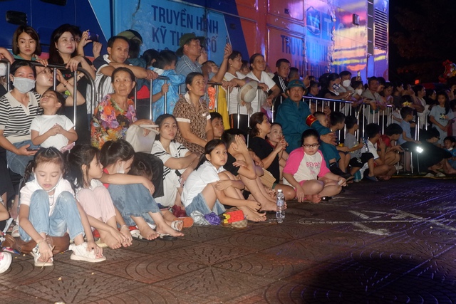 Hàng chục nghìn người đổ về Festival Chí Linh lần đầu được tổ chức tại Hải Dương - Ảnh 2.