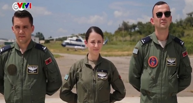Nữ phi công đầu tiên của Không quân Albania - Ảnh 1.