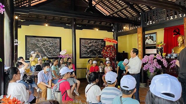 Di tích lịch sử tại TP Hồ Chí Minh đón hàng nghìn khách dịp lễ - Ảnh 1.