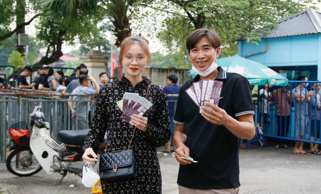Người hâm mộ hào hứng mua vé xem U23 Việt Nam thi đấu tại Vòng loại U23 Châu Á 2024  - Ảnh 3.