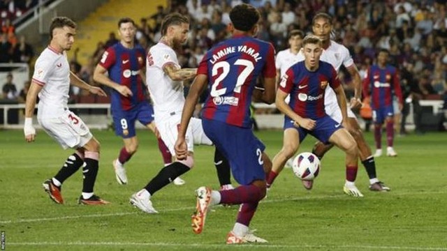 Sergio Ramos phản lưới nhà, Sevilla thất bại trước Barcelona - Ảnh 1.