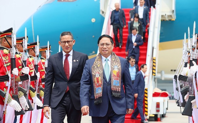 Thủ tướng Phạm Minh Chính đến Indonesia, bắt đầu tham dự Hội nghị cấp cao ASEAN lần thứ 4 - Ảnh 5.