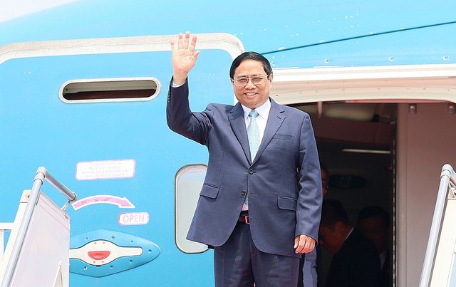 Thủ tướng Phạm Minh Chính đến Indonesia, bắt đầu tham dự Hội nghị cấp cao ASEAN lần thứ 4 - Ảnh 1.