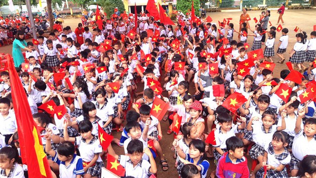 Sáng nay, gần 2.000 trường tại TP Hồ Chí Minh khai giảng - Ảnh 1.