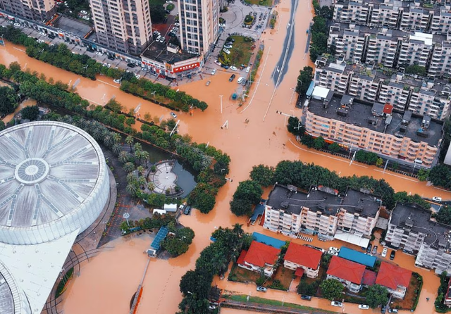 Mưa do bão Haikui tiếp tục trút xuống, nhiều vùng ở Trung Quốc ngập nặng - Ảnh 1.
