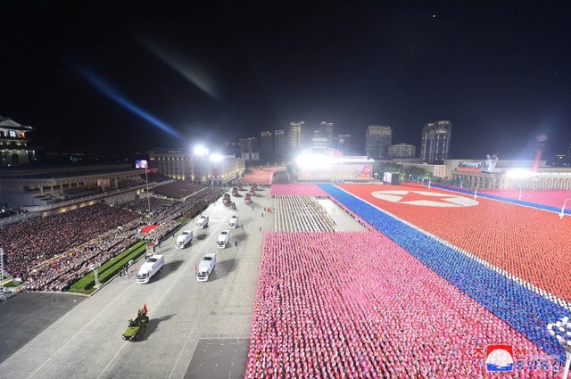 Triều Tiên duyệt binh kỷ niệm 75 năm Quốc khánh - Ảnh 9.