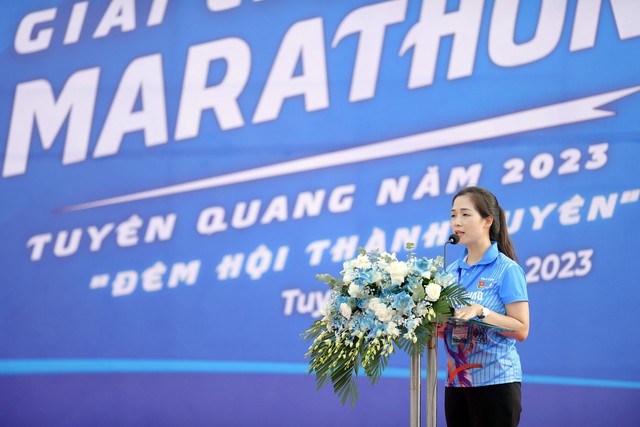 Hơn 500 vận động viên tham gia giải chạy Marathon Tuyên Quang năm 2023 - Ảnh 1.