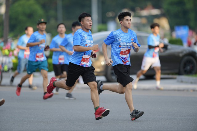 Hơn 500 vận động viên tham gia giải chạy Marathon Tuyên Quang năm 2023 - Ảnh 4.