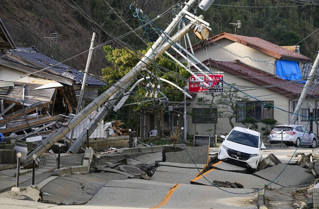 Nhật Bản cảnh báo nguy cơ sạt lở sau động đất - Ảnh 1.
