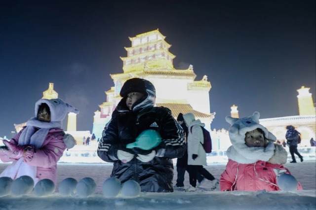 Bùng nổ “cơn sốt” du lịch băng tuyết ở Trung Quốc - Ảnh 1.