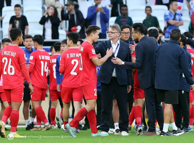 HLV Philippe Troussier: “Đội tuyển cần giữ sự tự tin, tích cực để chuẩn bị cho trận đấu gặp Indonesia” - Ảnh 5.