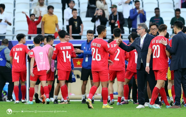 HLV Philippe Troussier: “Đội tuyển cần giữ sự tự tin, tích cực để chuẩn bị cho trận đấu gặp Indonesia” - Ảnh 1.