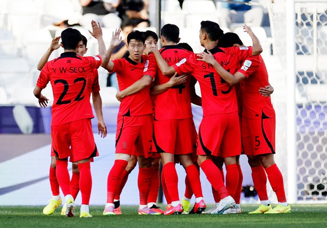 Lee Kang In lập cú đúp bàn thắng, Hàn Quốc thắng ấn tượng Bahrain | VCK Asian Cup 2023 - Ảnh 2.