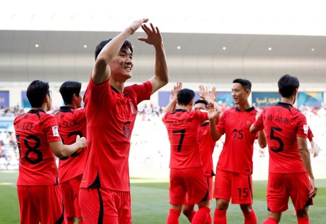 Lee Kang In lập cú đúp bàn thắng, Hàn Quốc thắng ấn tượng Bahrain | VCK Asian Cup 2023 - Ảnh 1.
