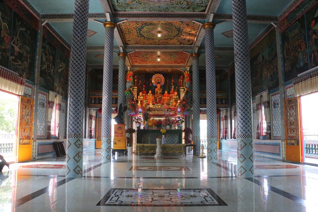 Độc đáo ngôi chùa Khmer được làm từ chén kiểu - Ảnh 5.