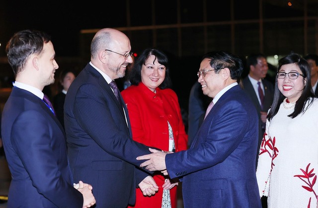 Thủ tướng Phạm Minh Chính lên đường dự Hội nghị WEF Davos 2024, thăm chính thức Hungary và Romania - Ảnh 1.