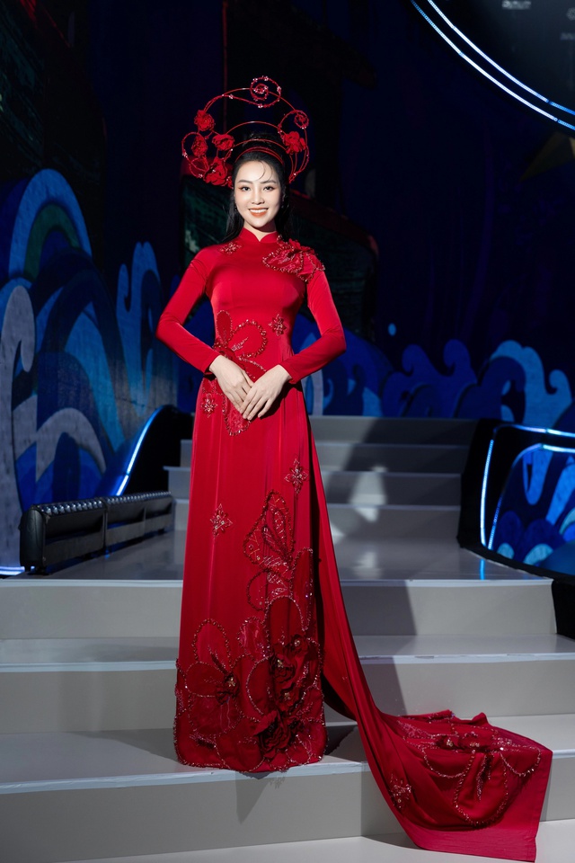 MC Thuỵ Vân “gây choáng” với số trang phục trong Hoa xuân ca 2024 - Ảnh 4.